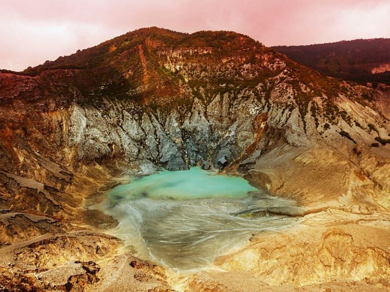 Tangkuban Perahu